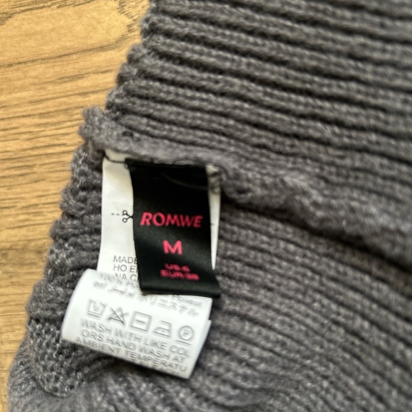 ROMWE Off-the-Shoulder Gray and Black Sweater - Picture 3 of 3